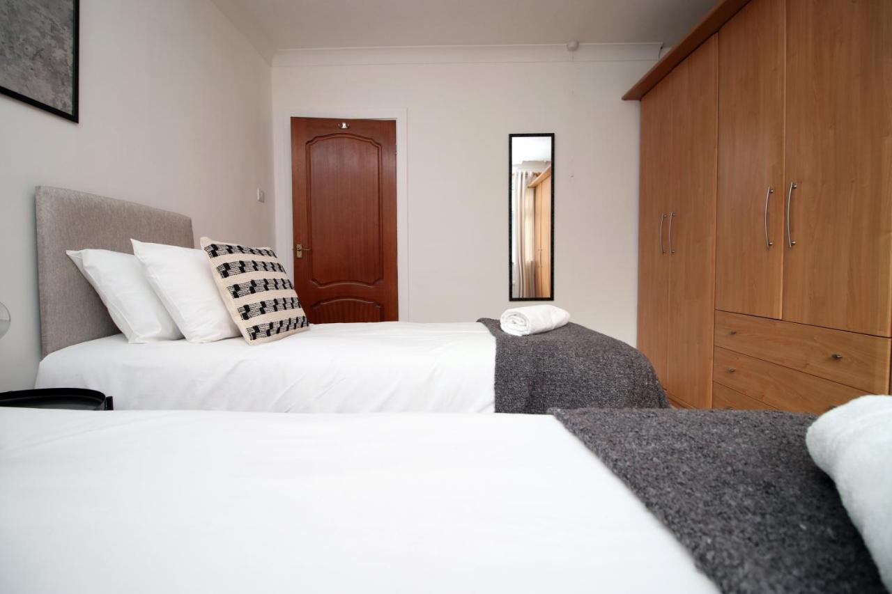 Becky'S Bungalow By Ty Sa -Spacious 4 Bed Bungalow คาร์ดิฟฟ์ ภายนอก รูปภาพ